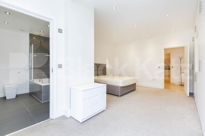 2 bedroom 2 bathroom maisonette in a central location Spelman Street , Brike Lane